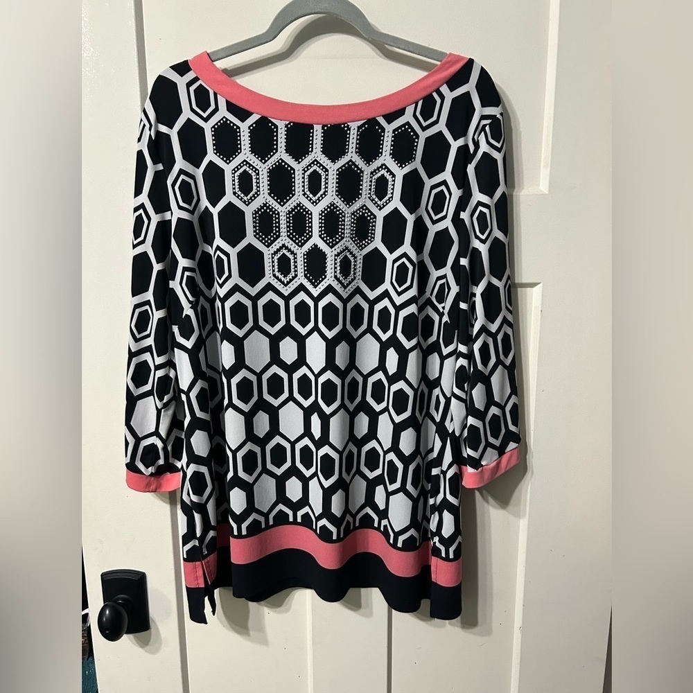 JM Collection Bling Black Coral and White stretch tunic Blouse
